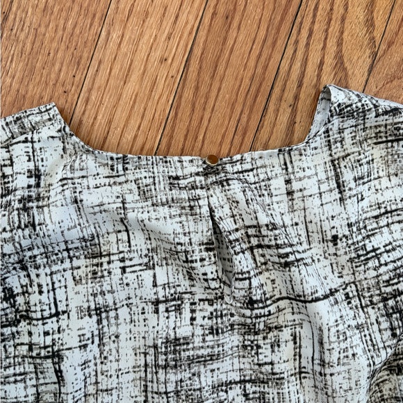 Ann Taylor Cream and Brown Sleeveless Blouse - Picture 2 of 4